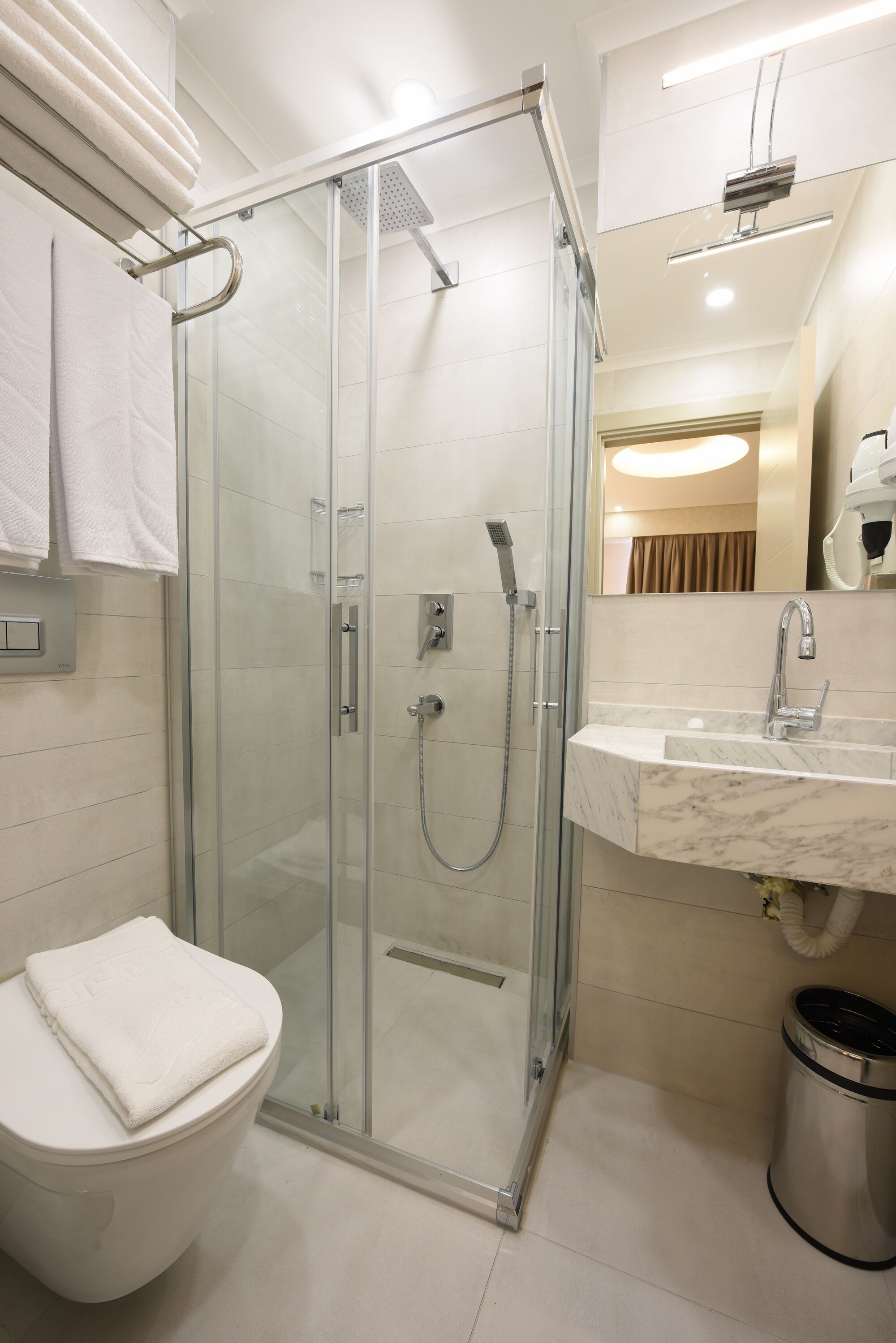 Family Quadruple Room | Bathroom | Shower, rainfall showerhead, hair dryer, slippers