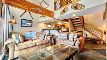 Smart TV y chimenea