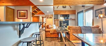 Air Conditioning! Bike Friendly, Ski-in/Ski-out, Secured Parking, Hot Tub!