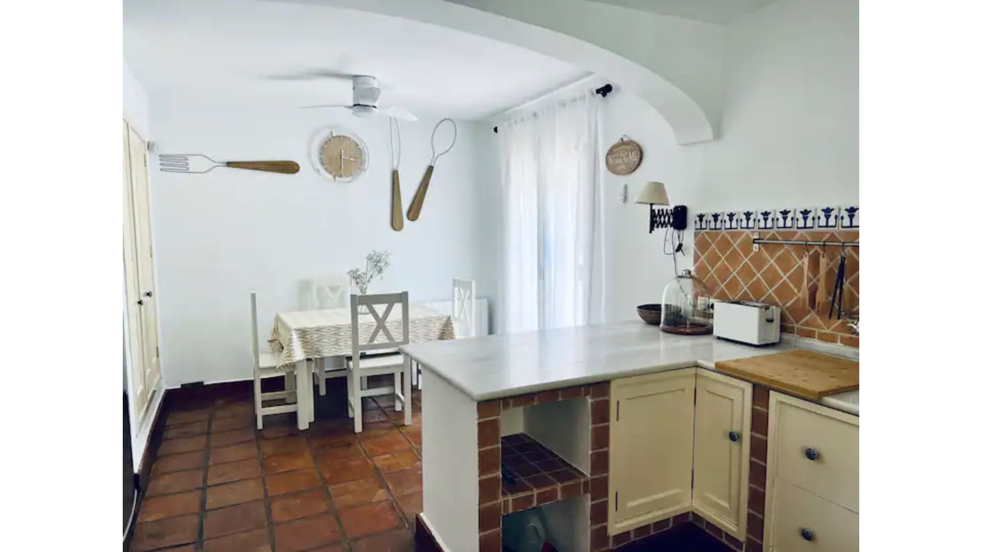 VILLA ALJARAL Espectacular, Piscina, chimenea, climatizada, wifi.