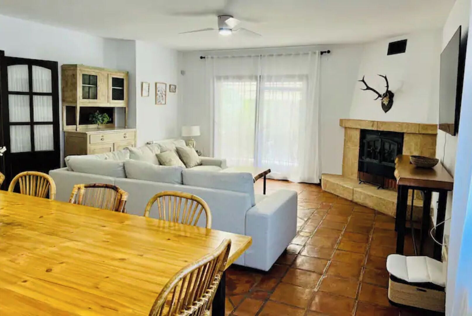 智能電視、壁爐