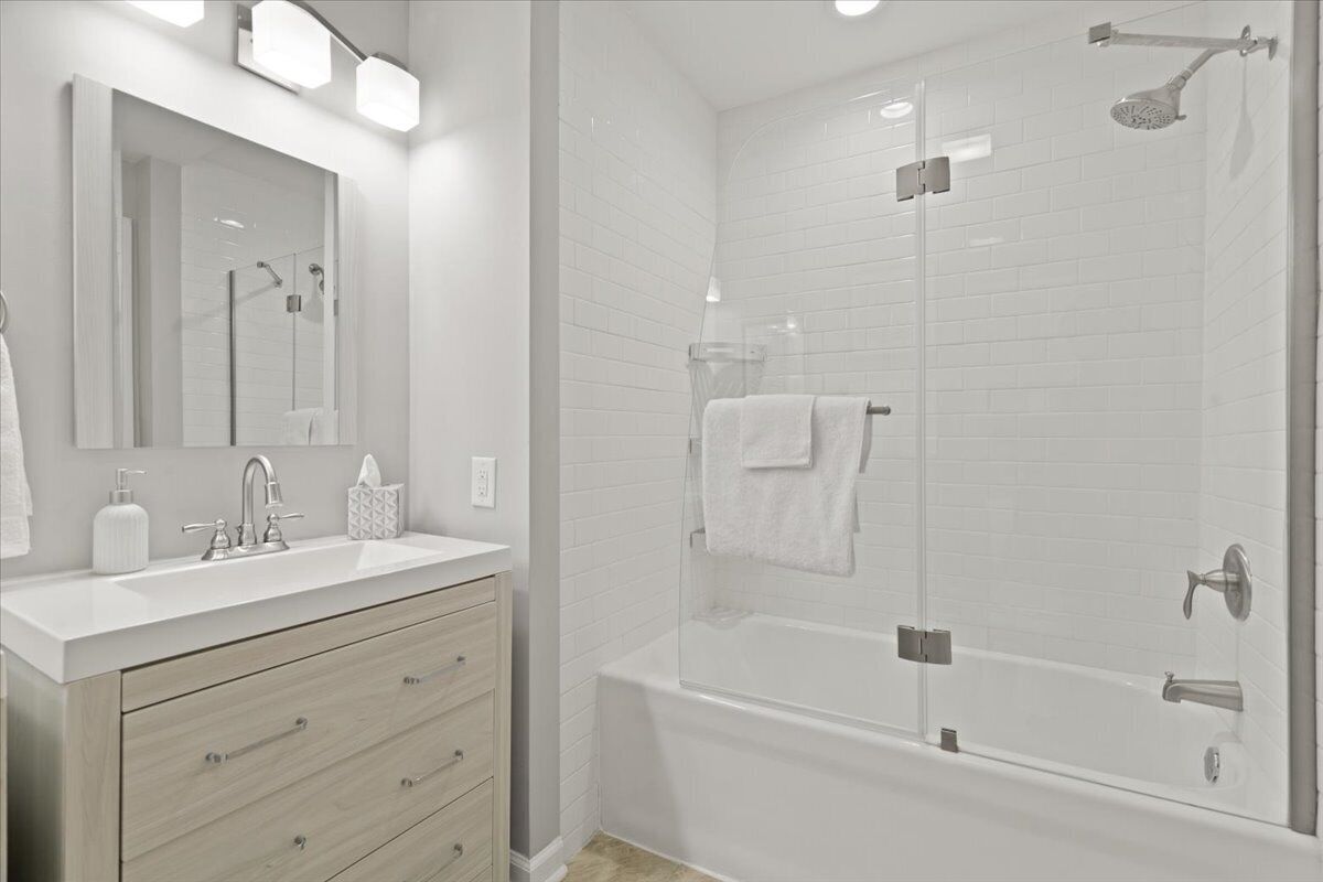 Mapleton - Work-friendly; foosball table, yard, free parking