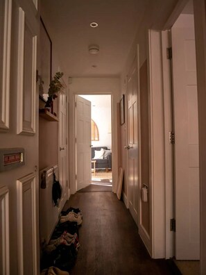 Basic-Apartment, 1 Doppelbett | 1 Schlafzimmer, Schreibtisch, laptopgeeigneter Arbeitsplatz, WLAN