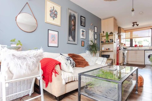 Serene 1 Bedroom Flat in Clapton With Balcony