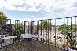 Basic Apartment, 1 Double Bed | Balcony - Serene 1 Bedroom Flat in Clapton With Balcony (London)