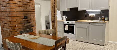 Fridge, oven, stovetop, electric kettle