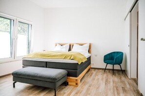 2 bedrooms, iron/ironing board, free WiFi, bed sheets - Landhaus Dasthomas - Apartment mit 2 Schlafzimmern (Henndorf im Burgenland)
