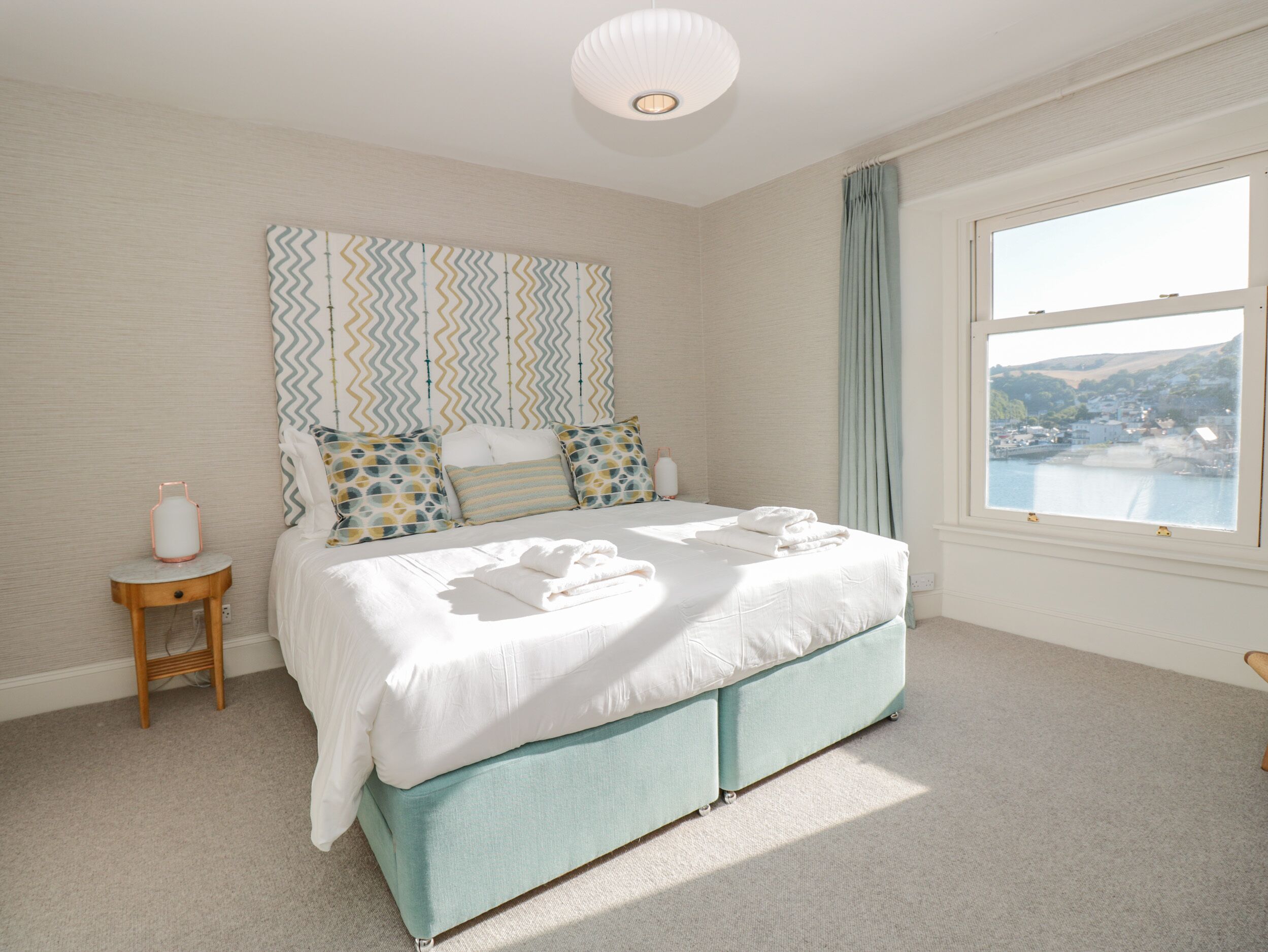 2 slaapkamers, individueel gedecoreerd, individueel gemeubileerd