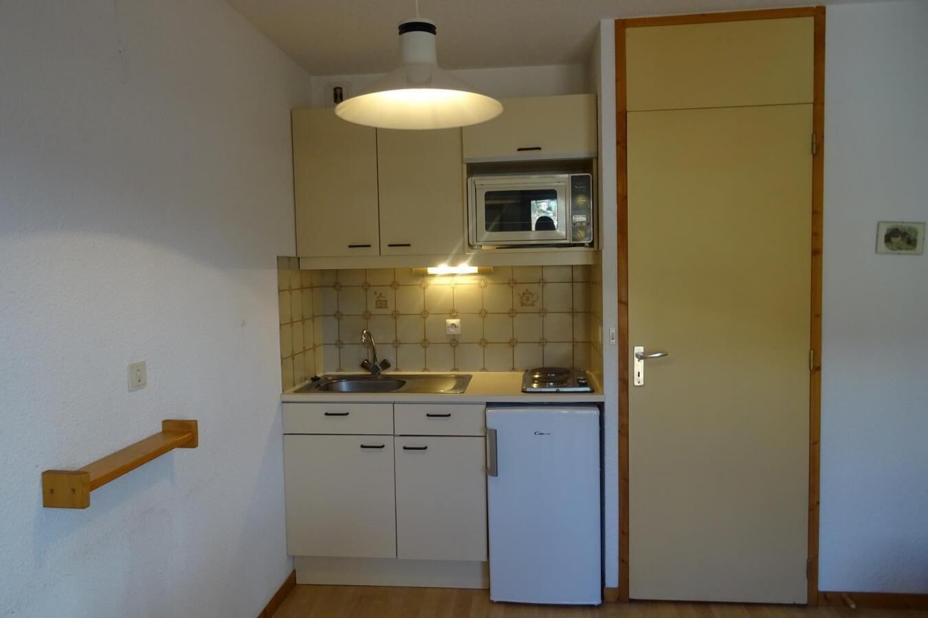 Fridge, microwave, oven