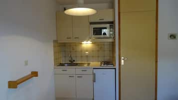 Fridge, microwave
