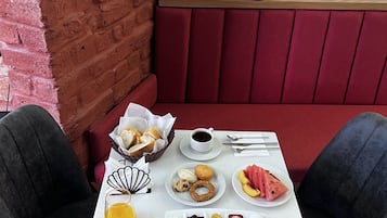 Kontinental morgenmad hver dag mod et gebyr