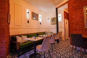 Lobby sitting area - St. Moscow Taksim By Emmy (Istanbul)