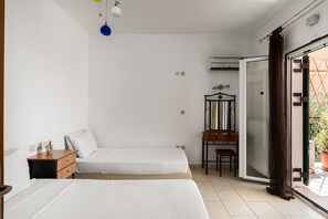 2 slaapkamers, een strijkplank/strijkijzer, gratis babybedden