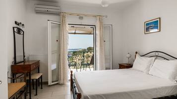 2 quartos, ferros/tábuas de passar roupa, berços grátis