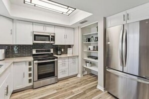 Fridge, microwave, oven, stovetop - Luxury Vacation Home in Phoenix - Pool - Sleeps 17 (Phoenix)