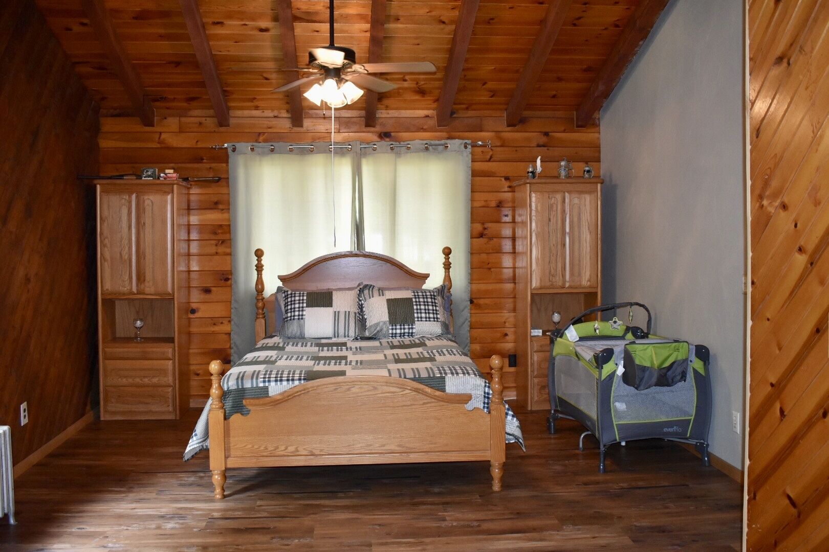 Spacious log cabin overlooking our little town
