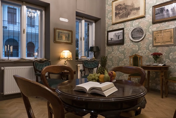 Coin salon dans le hall