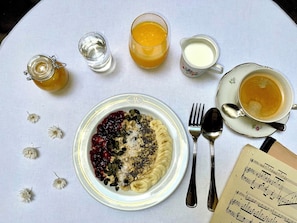 Desayuno a la carta todos los días (con cargo)