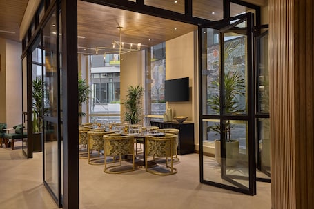 Breakfast, lunch and dinner served