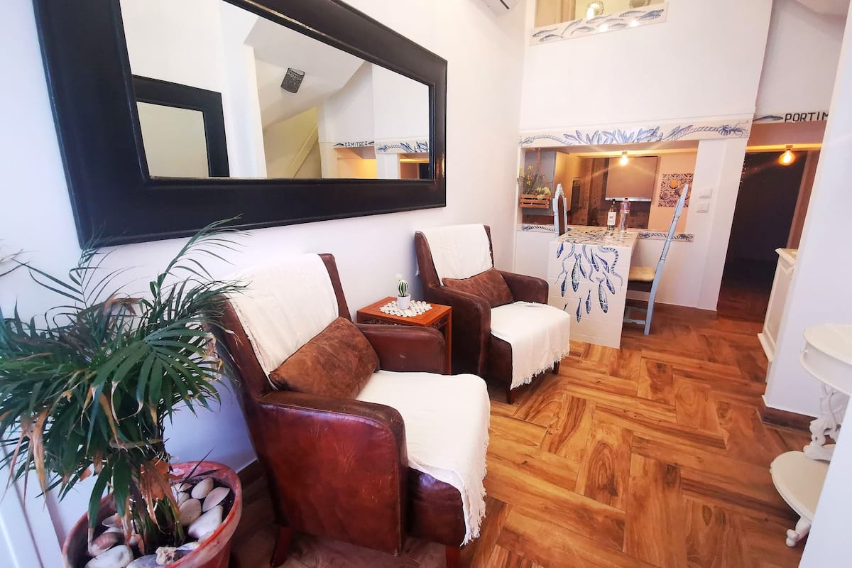 City Apartment | Living area | 1-inch Smart TV with cable channels, TV, Netflix