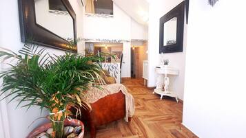 City Apartment | Living area | 1-inch Smart TV with cable channels, TV, Netflix