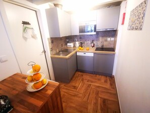 Apartamento família, 1 cama de casal | Cozinha privada | Frigobar, micro-ondas, cooktop, lava-louças