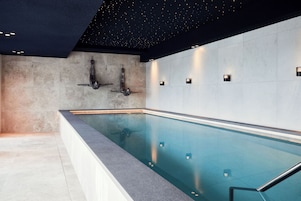 Indendørs pool