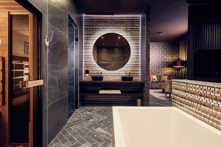 Las Vegas Suite | 浴室 | 免费洗浴用品、吹风机、毛巾. 范德瓦尔克酒店 Gorinchem - A15