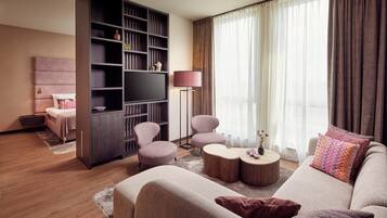 Suite | Allergitestet sengetøy, minibar, safe på rommet og skrivebord