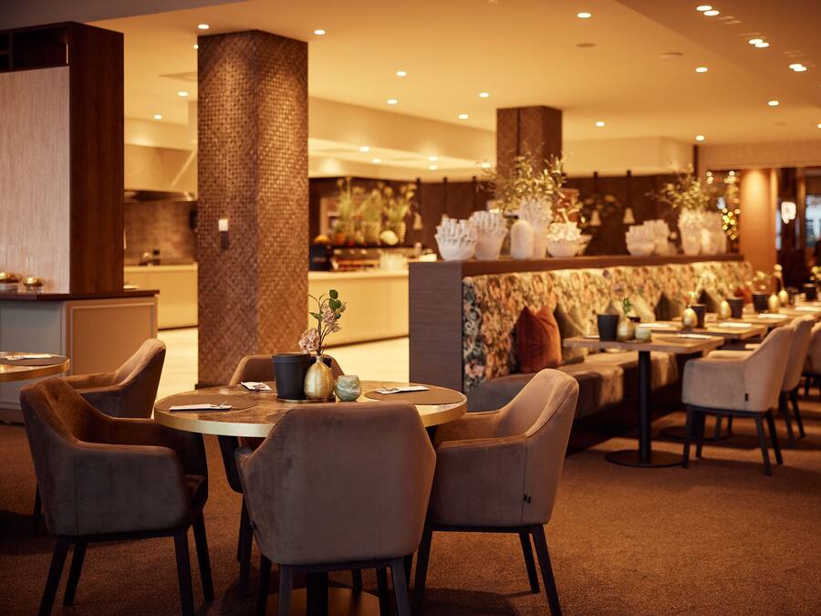 Frukostbuffé varje dag (EUR 22.50 per person)