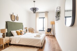 2 bedrooms, desk, iron/ironing board, bed sheets