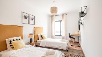 2 Schlafzimmer, Schreibtisch, Bügeleisen/Bügelbrett, Bettwäsche