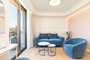 Suite urbana | Sala d'estar | Televisor intel·ligent de 43 polzades amb canals digitals i televisor 