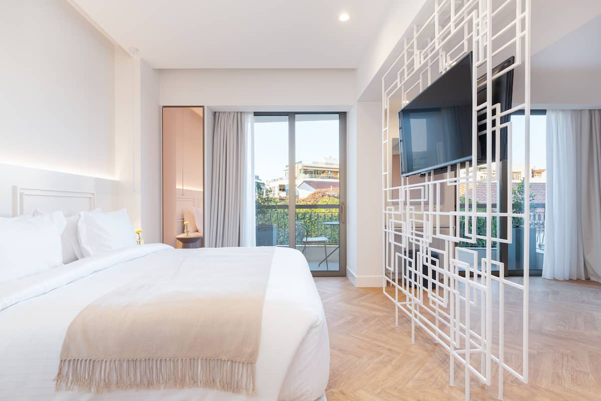 Urban Suite City View | Premium bedding, down comforters, pillowtop beds, minibar