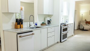 茶具/咖啡用具、冰箱、微波炉、烤箱