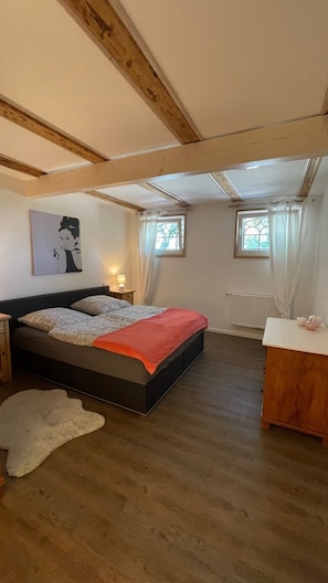 1 bedroom, iron/ironing board, travel cot, free WiFi