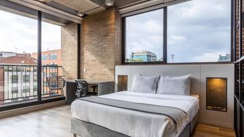 1 bedroom, desk, iron/ironing board, WiFi