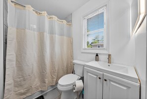 Combined shower/bathtub, hair dryer, towels, soap