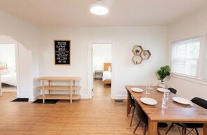 Dining - Your home when in Indy. 10 minutes to downtown (Indianapolis)