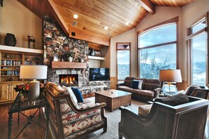 Smart TV, fireplace, offices - A Dreamy, Luxury, Deer Valley Home with Views of Bald Mountain! (Park City)