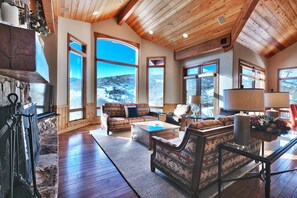Smart TV, fireplace, offices - A Dreamy, Luxury, Deer Valley Home with Views of Bald Mountain! (Park City)