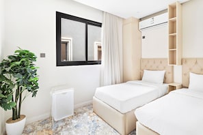 Apartment, 3 Schlafzimmer | 3 Schlafzimmer, Daunenbettdecken, individuell dekoriert
