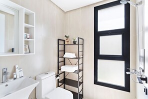 Apartment, 3 Schlafzimmer | Badezimmer | Dusche, kostenlose Toilettenartikel, Haartrockner, Bademäntel
