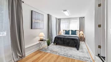 5 bedrooms, iron/ironing board, WiFi, bed sheets