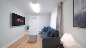 Fernseher, Kamin, Tischfußball, Arbeitsbereiche