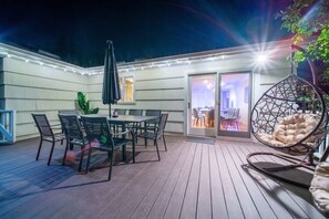 Upper deck with outdoor dinning table, 2 eggs chairs and BBQ grill