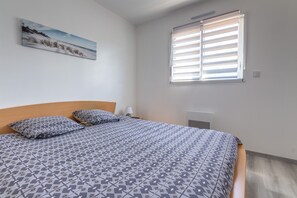 3 chambres, fer et planche à repasser, Wi-Fi gratuit, draps fournis