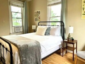 3 bedrooms, WiFi - Special! Book Now! (Indianapolis)