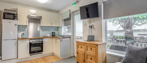 Fridge, oven