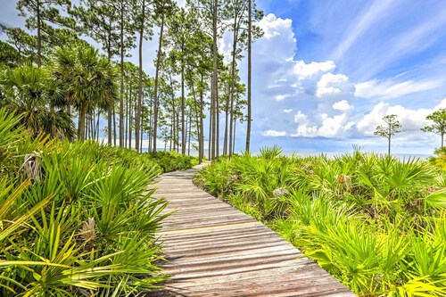 Breezy Home w/ Grills, Pool & Beach Access!